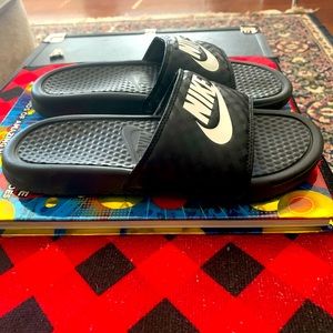 Nike slides size 8 mens